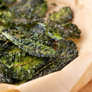 natural ways reduce bloating kale