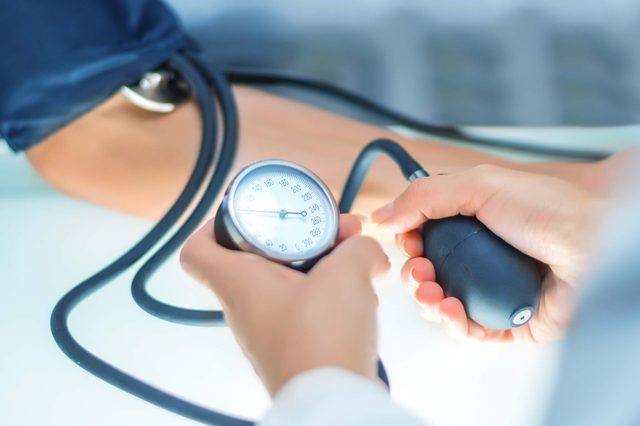 monitor measuring blood pressure