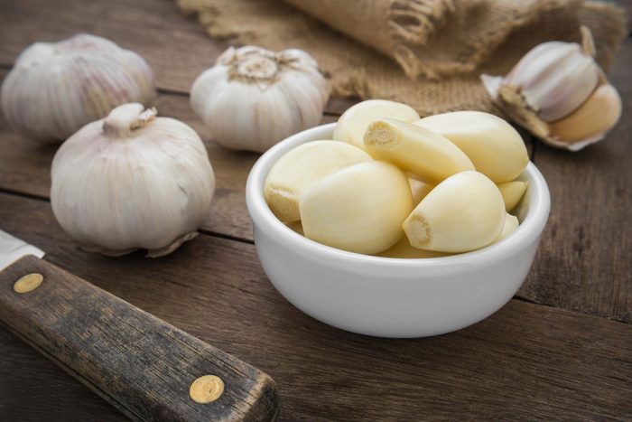 garlic cloves and peeled garlic