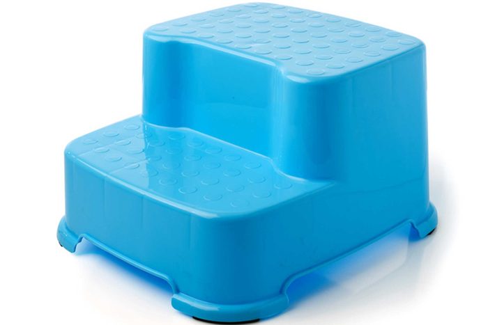 blue plastic children's stepping stool