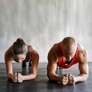 07-plank-sneaking-in-60-second-exercises-transform-body-PeopleImages