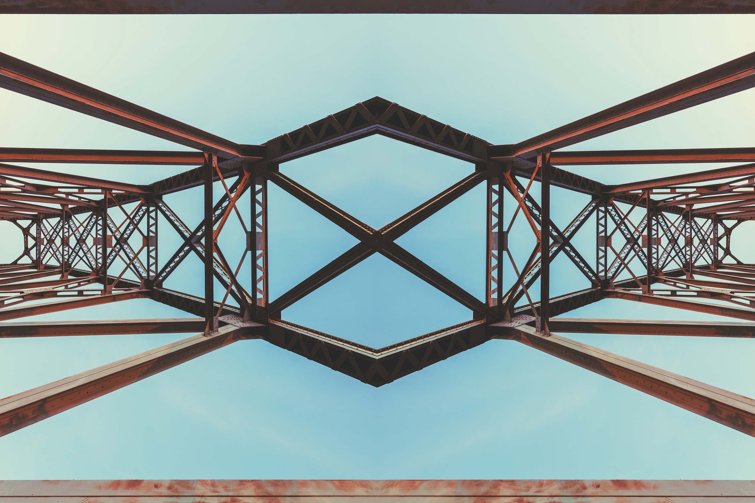 Top view of a symmetrical bridge.