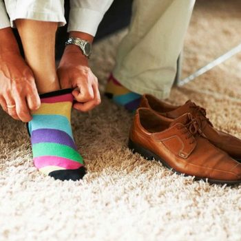 reasons_take_off_shoes_minute_walk_in_house_toxins