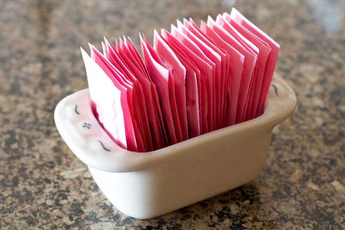 packets of artificial sweetener