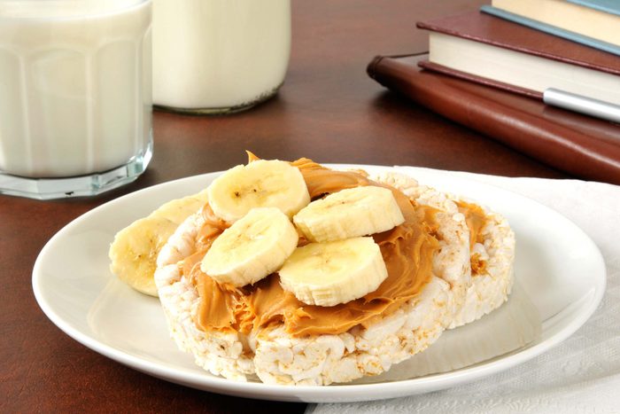 rice-cakes with peanut butter and banana