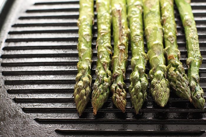 asparagus tips on a grill