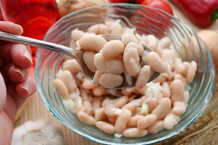 Bowl of white beans.