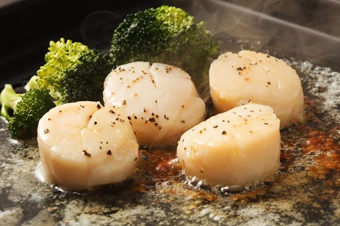 Cooked scallops.