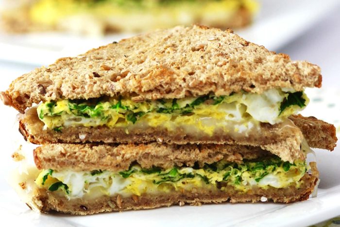 Easy-Spinach-Egg-Sandwich
