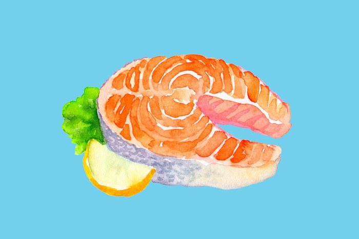 Salmon with lemon and lettuce