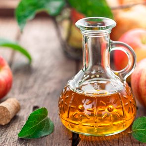 02-same-Myths-About-Apple-Cider-Vinegar-You-Need-to-Stop-Believing_499364191-Sea-Wave-ft