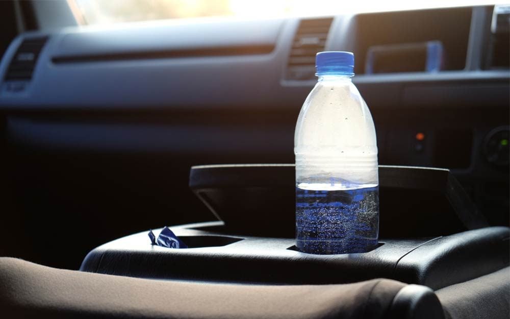 https://www.thehealthy.com/wp-content/uploads/2017/07/this-is-why-you-should-never-leave-a-water-bottle-in-a-hot-car-609278408-Chakrit-Yenti-ft.jpg