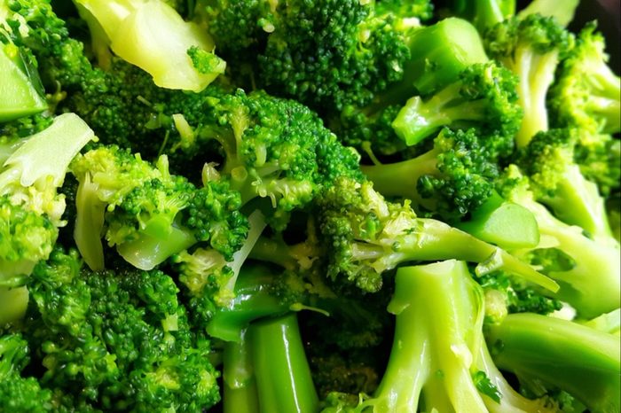 21-broccoli calcium and vitamin D-Simple Things You Can Do Daily to Boost Your Bones_566792473-CHATCWORLD