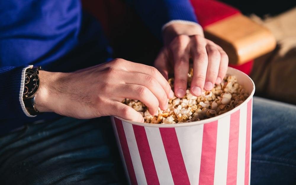 https://www.thehealthy.com/wp-content/uploads/2017/11/here-s-what-movie-theater-popcorn-is-really-made-of_391142941-goncharov_artem_ft.jpg