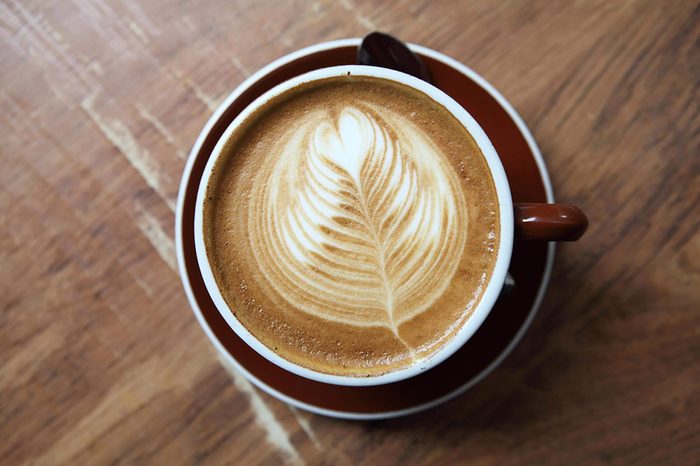 Coffee mug with leaf design in foam