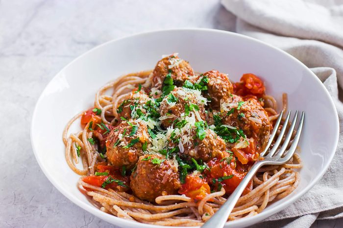 Whole-grain-spaghetti with marinara