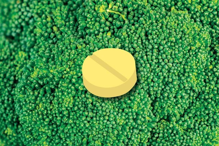 Illustration of a folate tablet on a broccoli crown background.