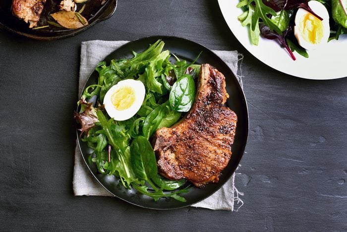 Roasted steak with green salad and egg