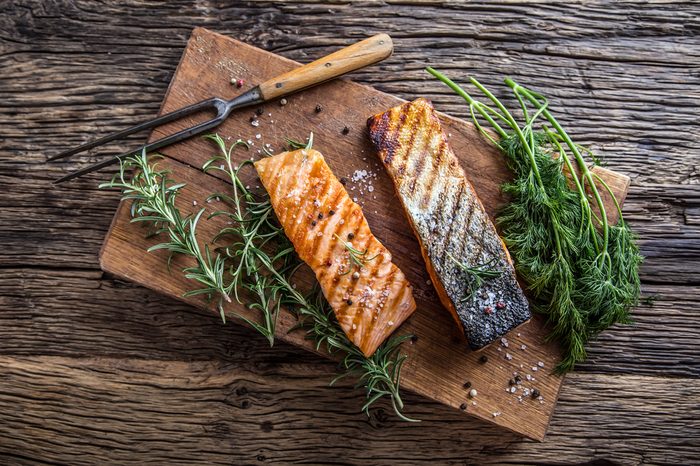 Grilled salmon fillets 