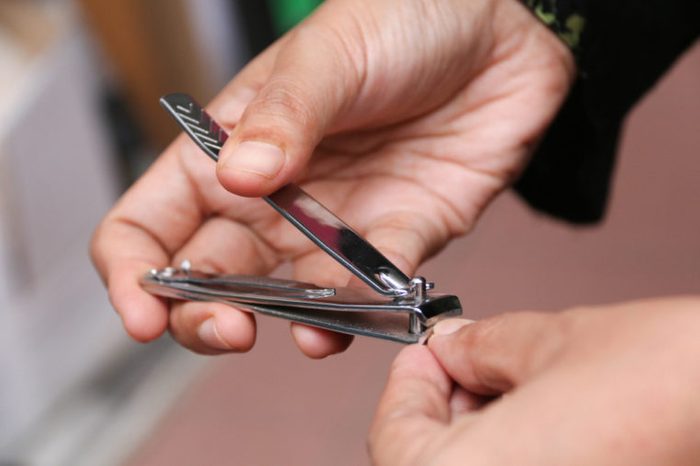 hand cut nails by using nail clipper
