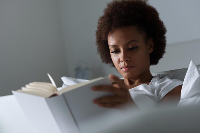 woman reading to keep brain healthy