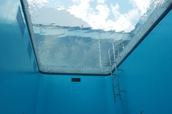 underwater pool 