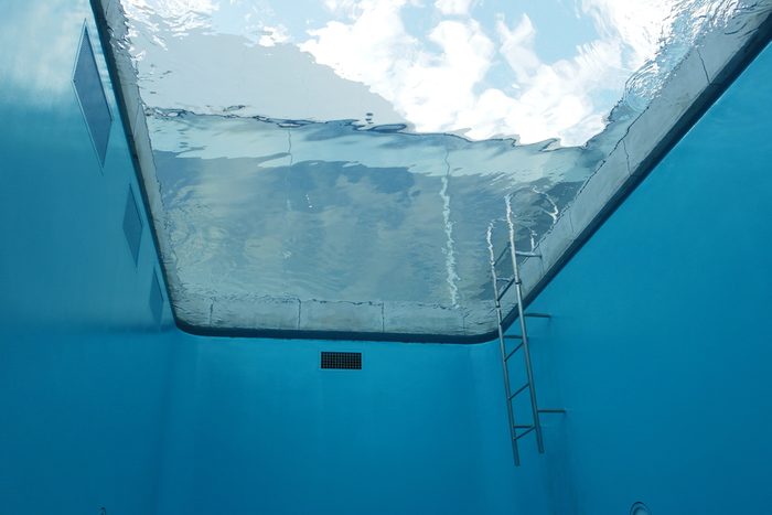 underwater pool 