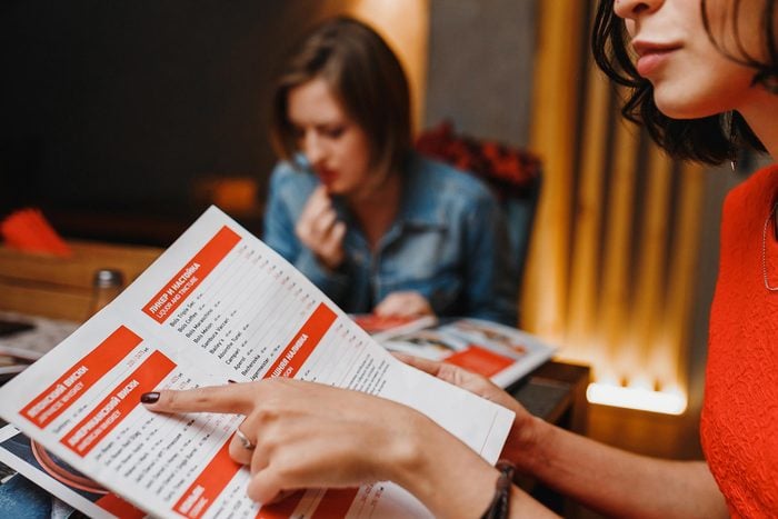 14 Red Flags Warning You're About to Eat at a Bad Restaurant
