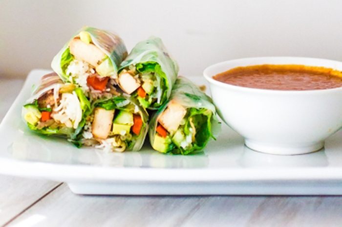 thai fresh spring rolls with peanut dipping sauce