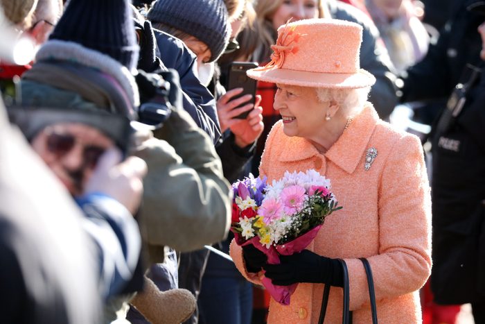 2019 年 2 月 3 日，伊麗莎白二世女王出席英國諾福克郡桑德靈厄姆西牛頓聖彼得和聖保羅教堂