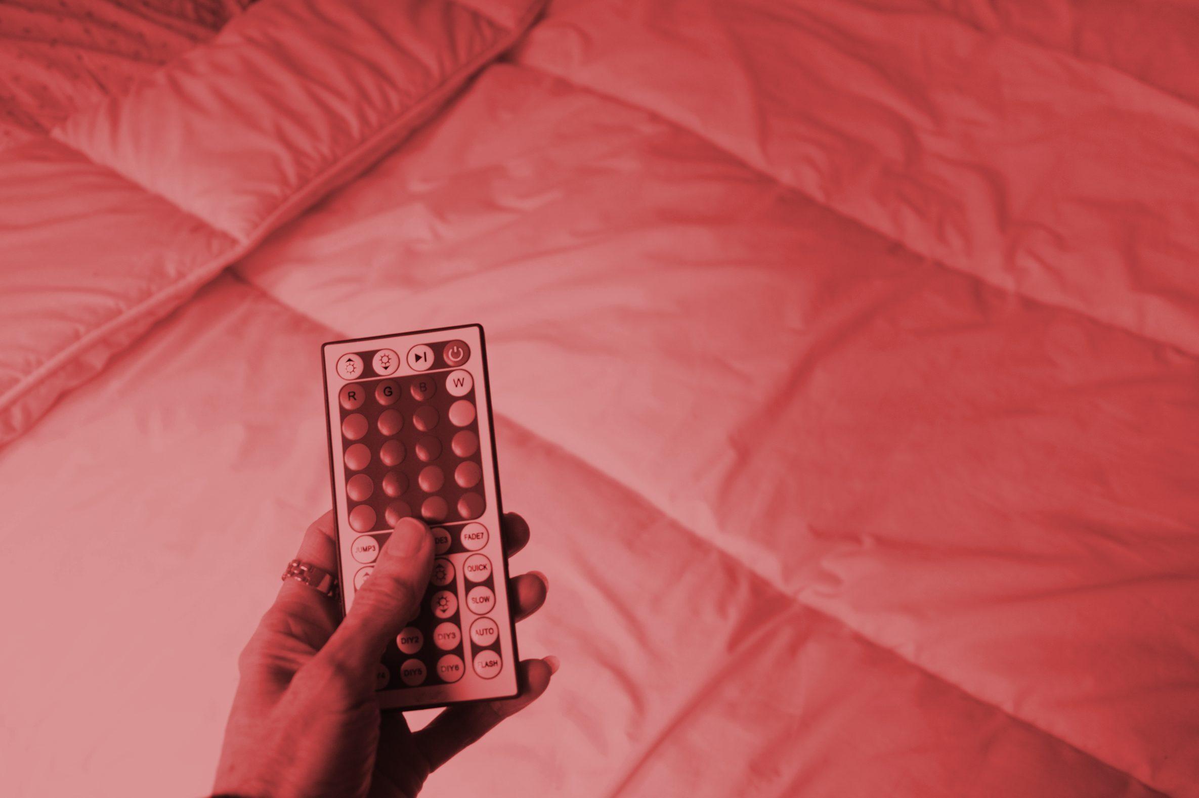 Beskatning dobbelt tæt Red Light & Sleep: Should You Sleep With a Red Light On? | The Healthy