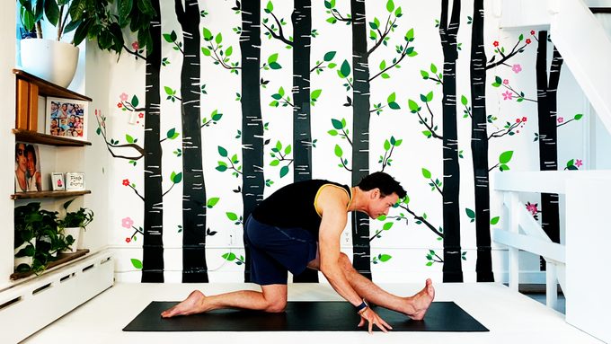 Yoga-Pose mit halbem Spagat