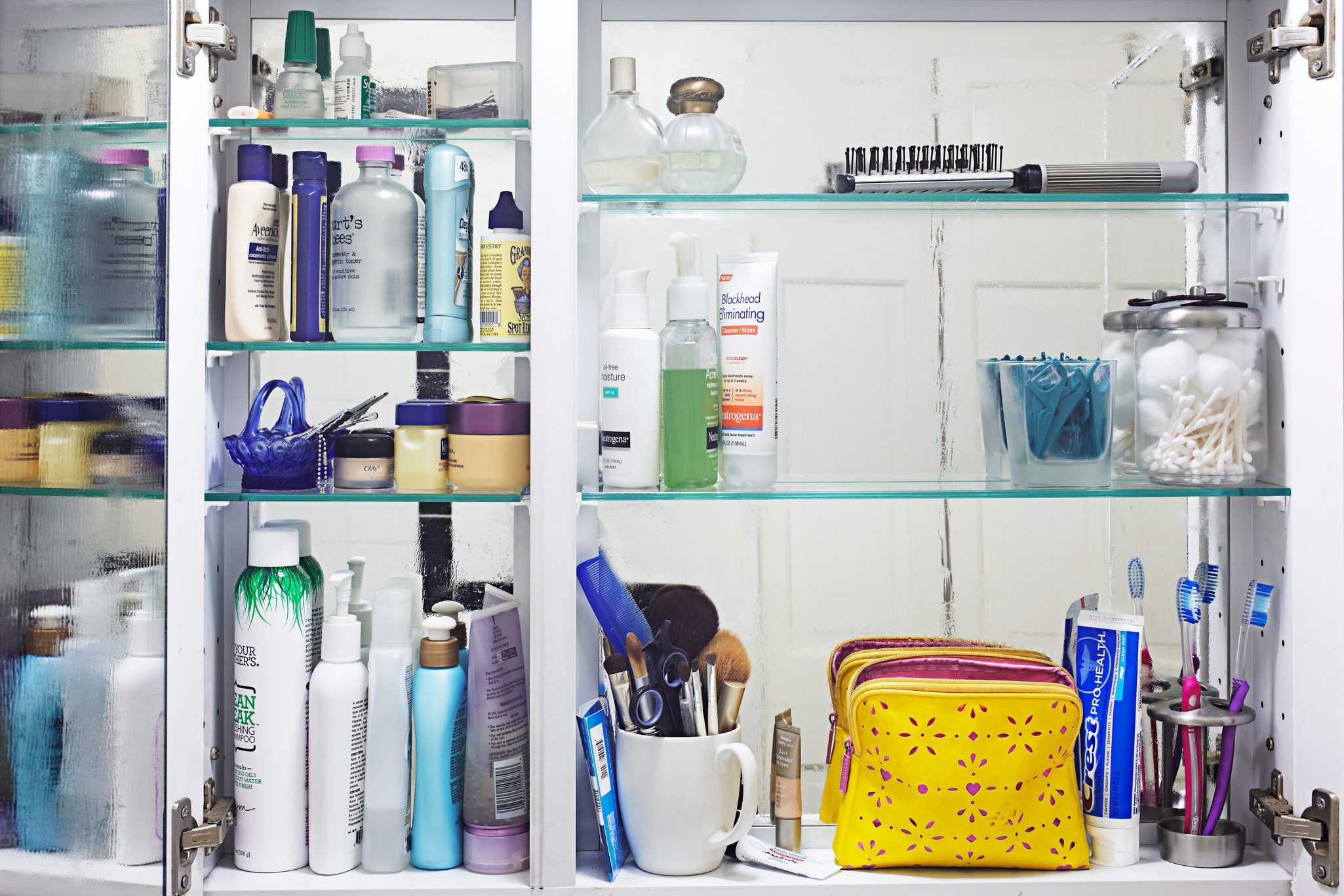 4 Easy Steps to Organizing a Medicine Cabinet - Moving Insider