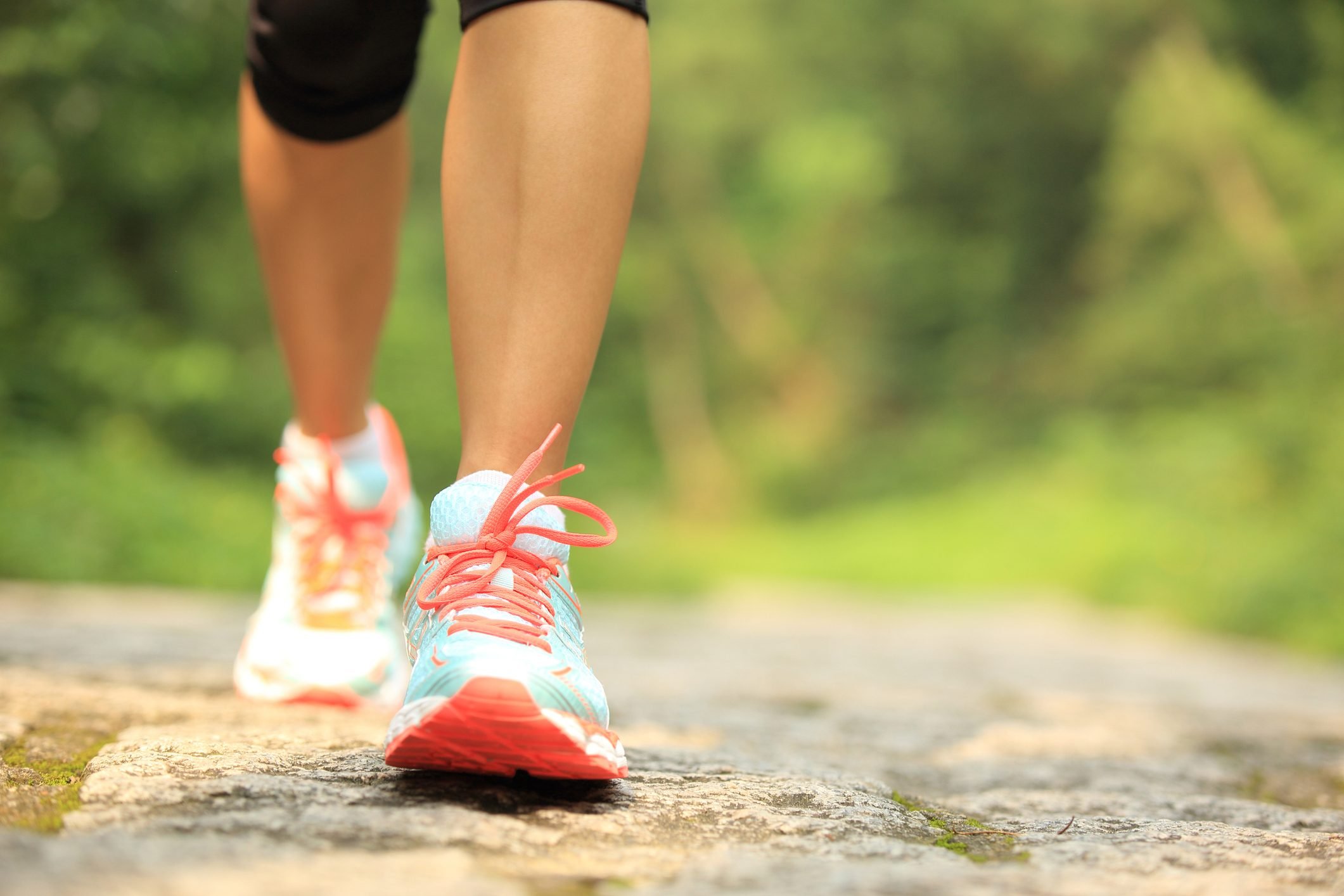 Best Walking Shoes for Foot Health, Say Podiatrists | The Healthy @Reader's  Digest