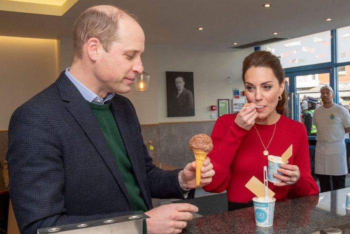 Kate middelton and Prince William eating ice cream