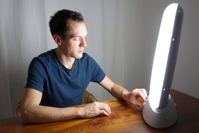 Adjusting your daylight lamp for light therapy