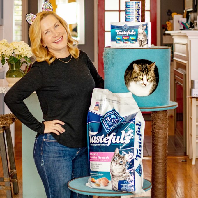 Angela Kinsey with her cats and a bag of cat food