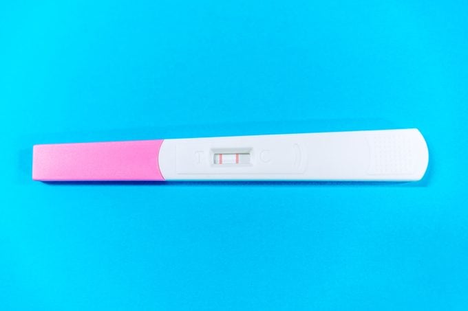 pregnancy test o na blue background
